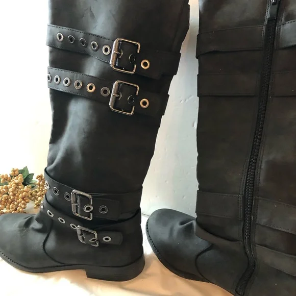 Women's Black Buckle Boots - Picture 8 of 11